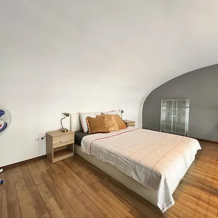 아파트 Twin Danube Lofts By Chain Bridge *