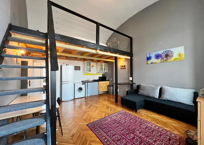 아파트 Twin Danube Lofts By Chain Bridge