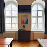 Twin Danube Lofts By Chain Bridge Apartment