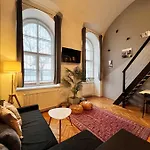 Twin Danube Lofts By Chain Bridge Apartment
