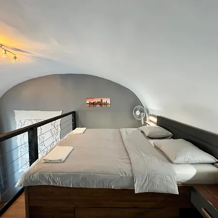 Twin Danube Lofts By Chain Bridge